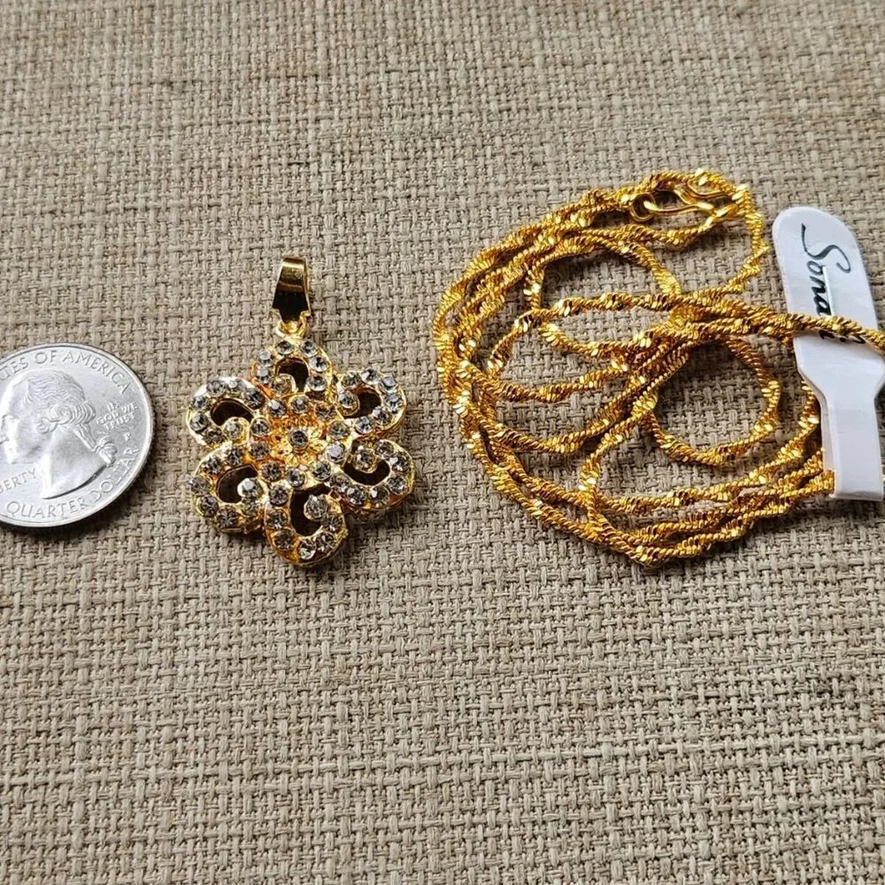 Women Necklace Fashion Gole Tone Crystals Accent Pendant Fashion Jewelry, New